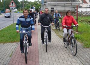Minister Vogelsänger und Jörg Lehmann zum Start der Fahrradtour
